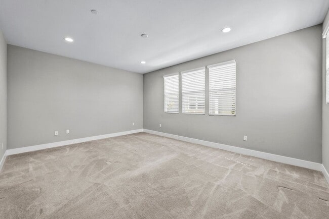 Building Photo - 118 Bonano Ln