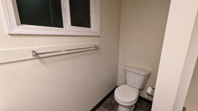 Building Photo - 807 E F St