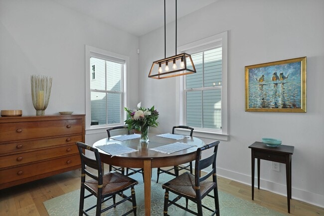 Building Photo - Elevated Charleston Charmer