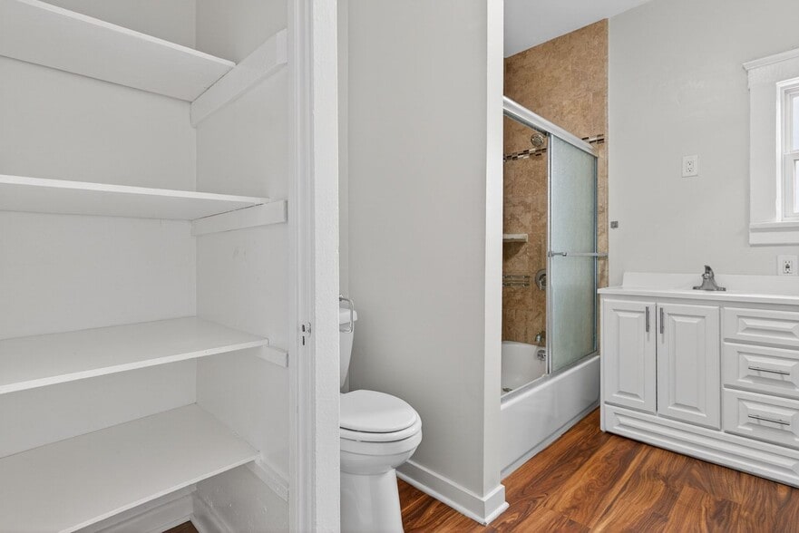 Building Photo - 905 Cherry Ave