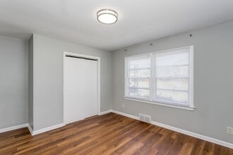 Building Photo - Newly Remodeled 2 Bedroom Home