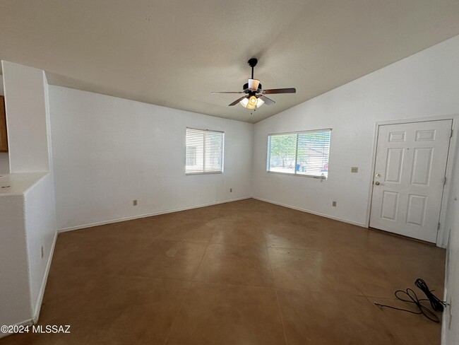 Building Photo - 8673 S Desert Dove Dr