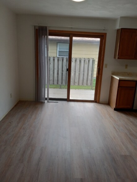 Building Photo - 1244 Primrose Ln