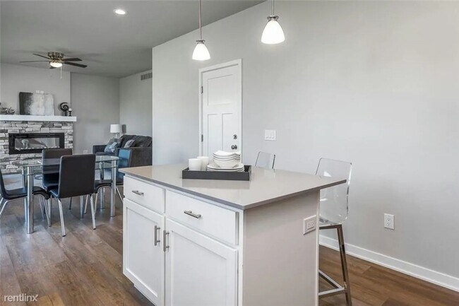 Building Photo - Charming 3 Bedroom Home in Urbandale
