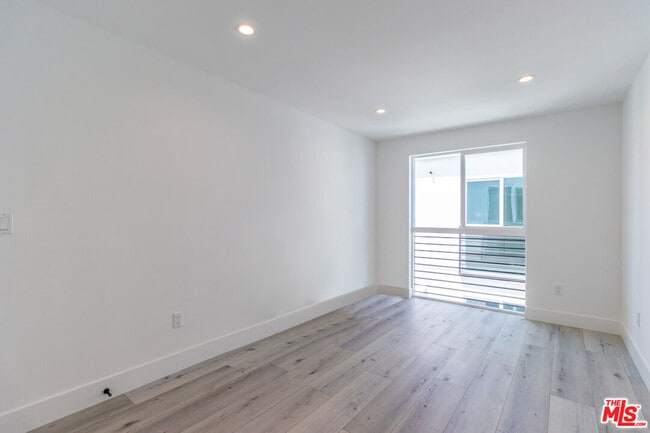 Building Photo - 4295 1/2 Tujunga Ave