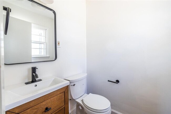 Building Photo - 2058 Green Forrest Dr