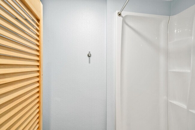 Building Photo - 3025 N 32nd St