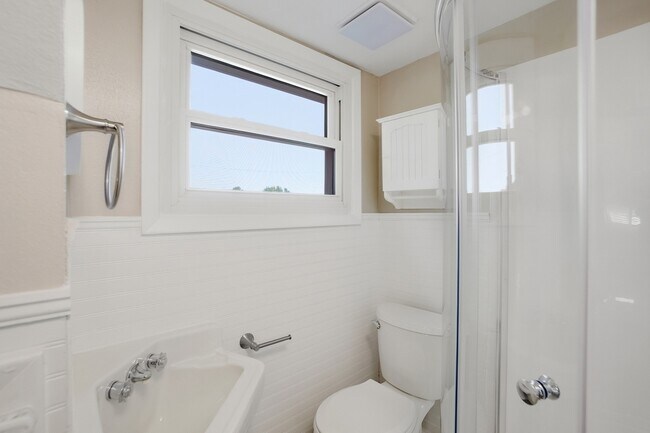 Building Photo - 1028 Colwick Dr