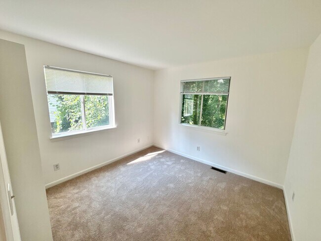 Building Photo - 103 Westerly Ave