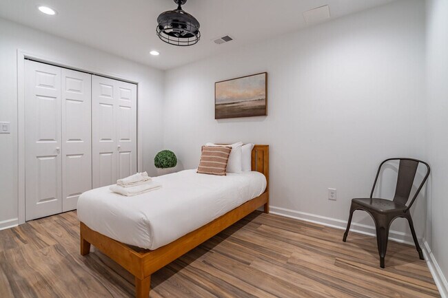 Building Photo - 350 Park Creek Ridge