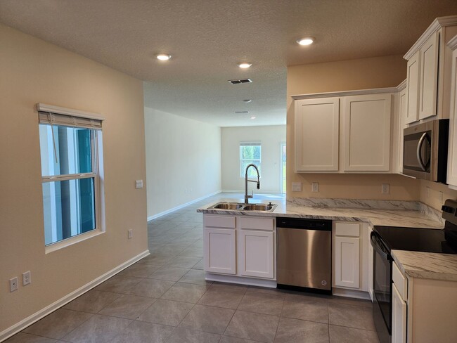 Building Photo - New beautiful Three bedroom Two and a half...