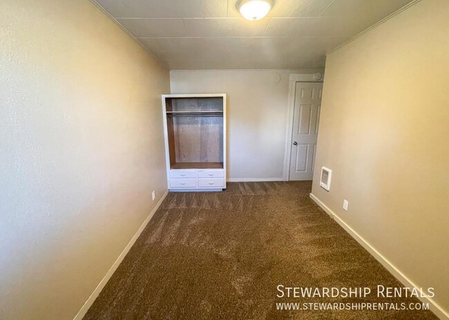 Building Photo - 3Bd/1B close to Campus and downtown!