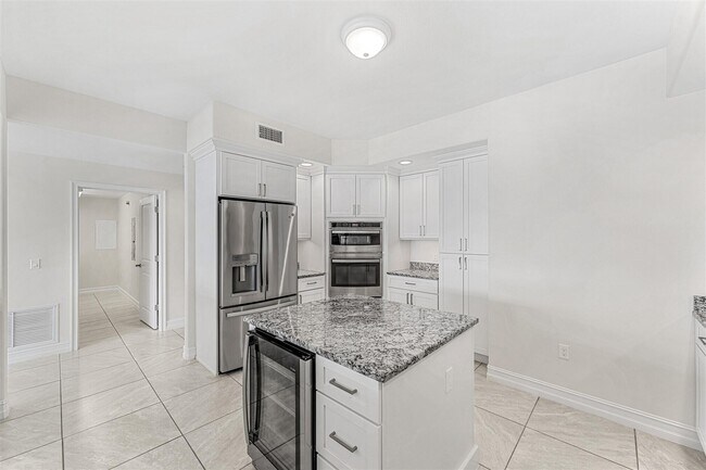 Building Photo - 1435 S Harbor City Blvd