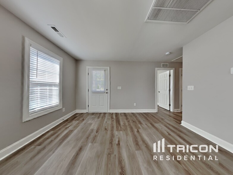 Building Photo - 837 Skinner Dr