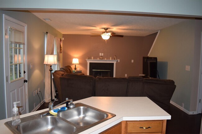 Building Photo - 5367 Palmer Ln