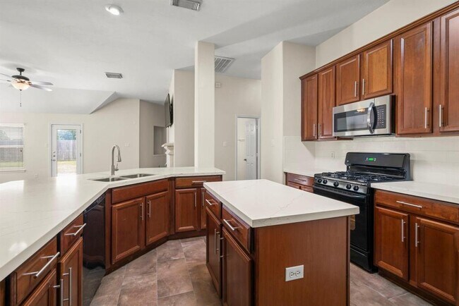 Building Photo - 2203 Falcon Knoll Ln