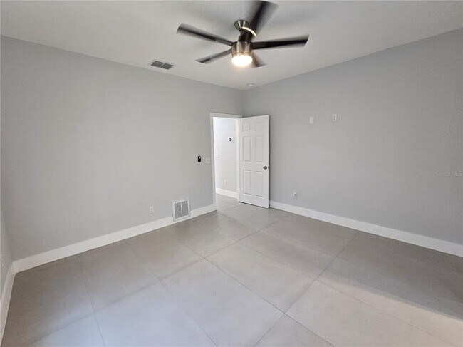 Building Photo - 1410 Altaloma Ave