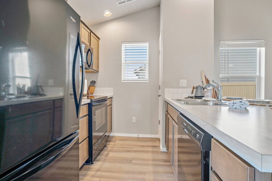 Building Photo - 11602 Maidstone St