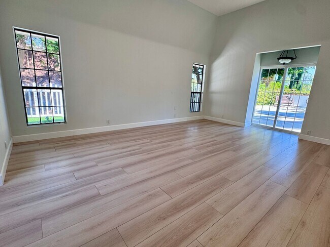 Building Photo - Beautifully remodeled 4 bedroom house in prime Woodland Hills Neighborhood