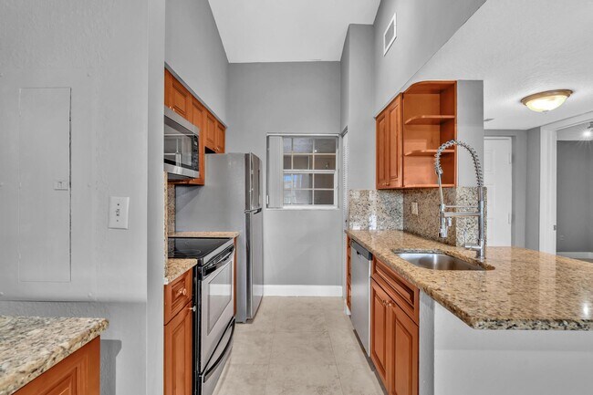 Building Photo - 2841 N Oakland Forest Dr