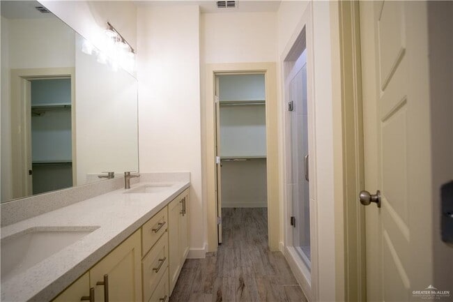 Building Photo - 15 Briggs Rd