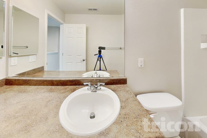 Building Photo - 2172 Willow Ct