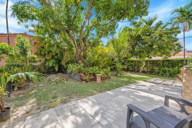 Building Photo - 46 Montilla Ave