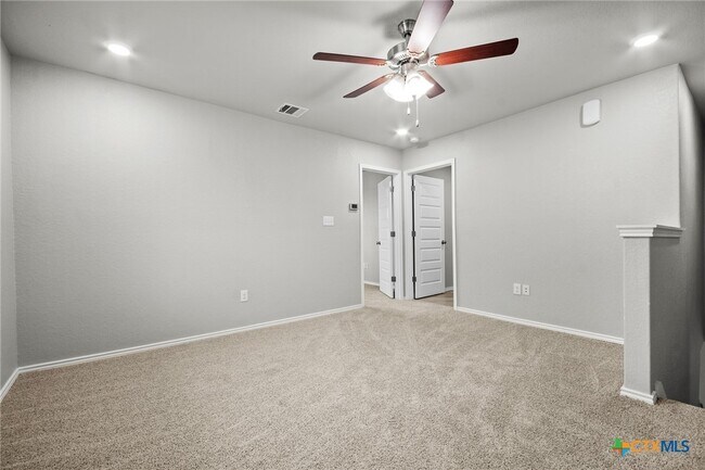 Building Photo - 271 Kinsley Wy