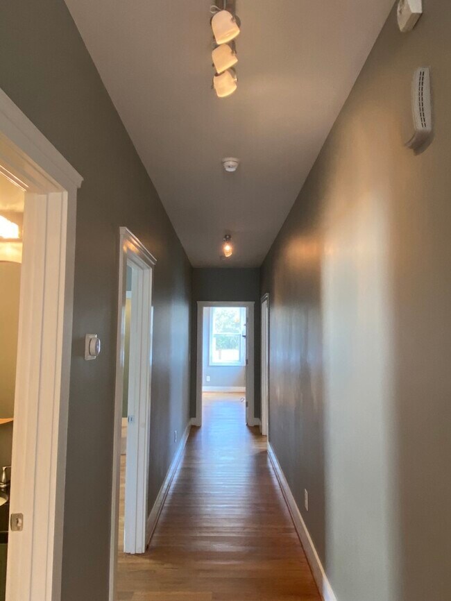 Building Photo - 906 Culpepper Ln