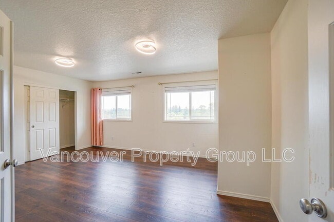 Building Photo - 1211 W F Pl