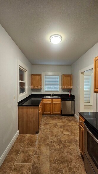 Building Photo - 2653 College St
