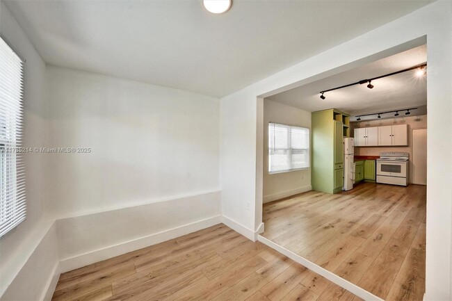 Building Photo - 1411 SW 3rd St