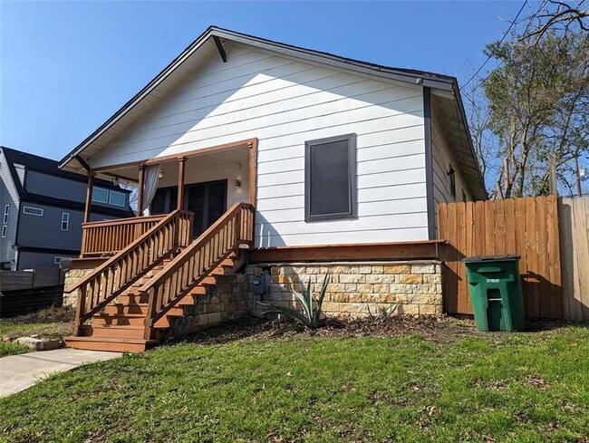 Building Photo - 1808 Maple Ave
