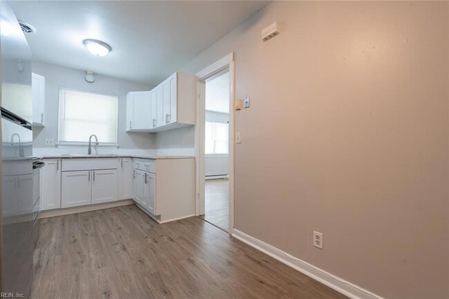 Building Photo - 344 Woodview Ave