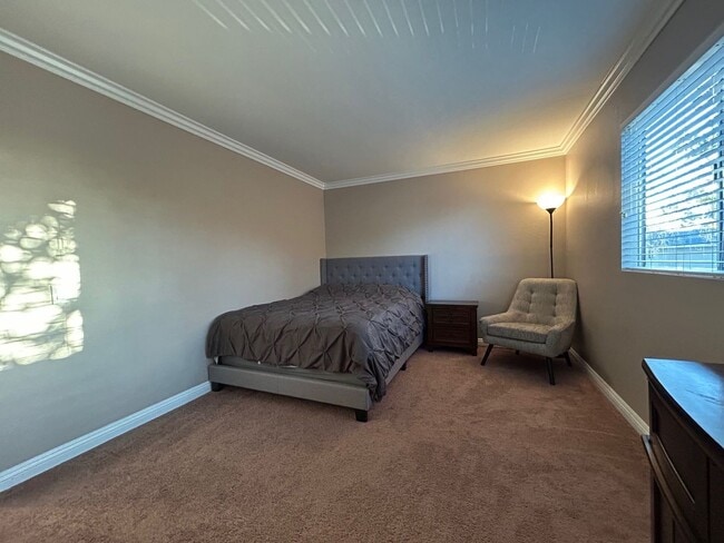 Building Photo - Rent Today!! Stunning 3-Bedroom Condo with Unbeatable Views!