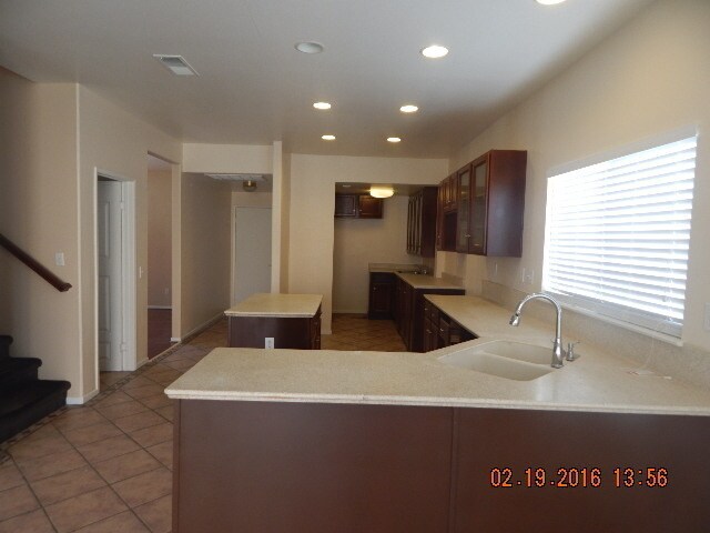 Building Photo - 3015 Briarhaven Ln