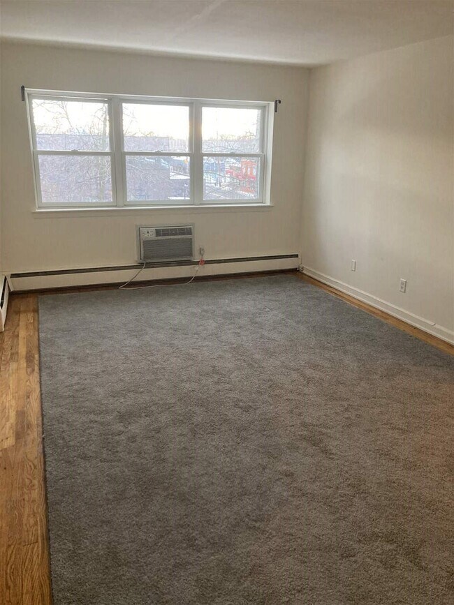 Building Photo - 513-515 Grand Ave