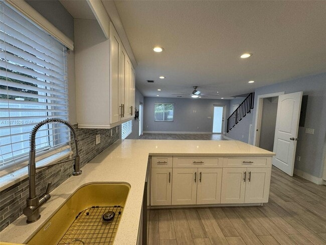 Building Photo - 1315 Royal Palm Dr