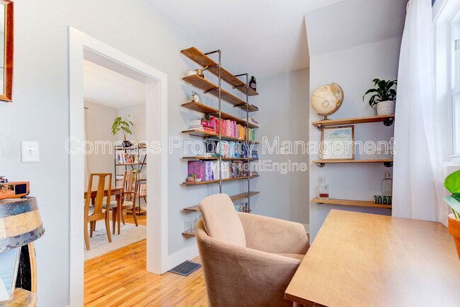 Building Photo - 328 Visser Pl SE