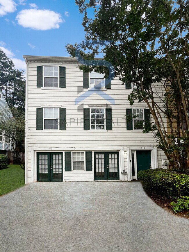 Primary Photo - Move in before October 15th and get $100 O...