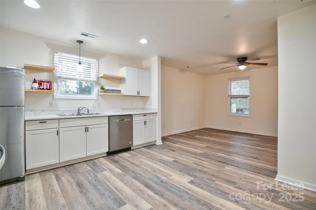 Building Photo - 313 Heyward St