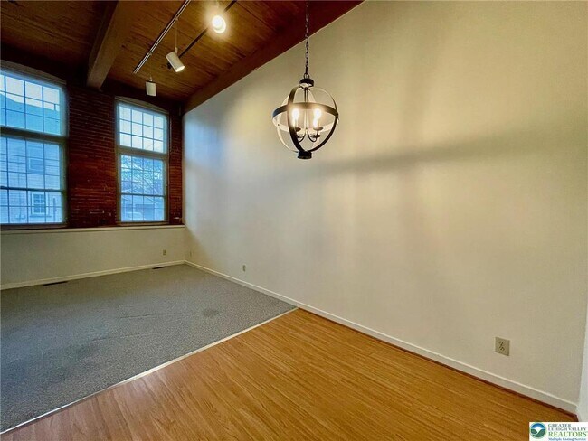 Building Photo - 101 Race St