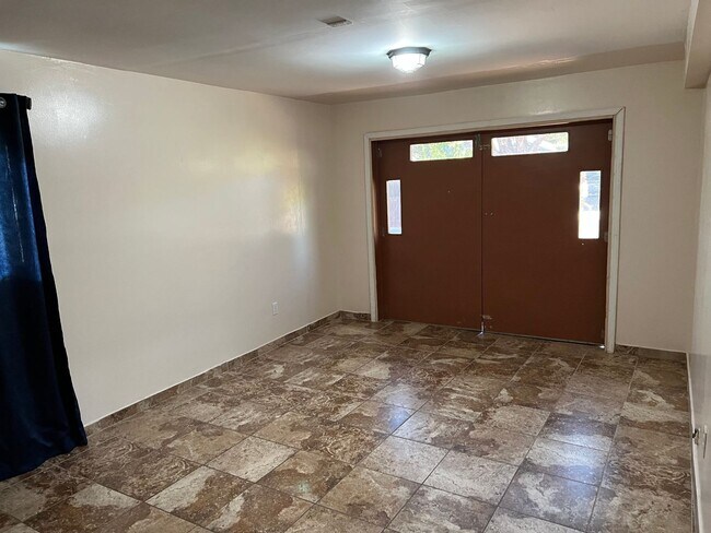Building Photo - 1428 Chino St