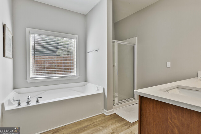 Building Photo - 205 Inverness Ave