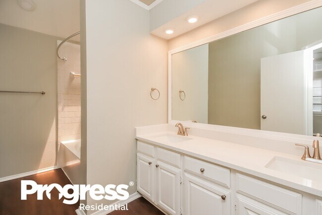 Building Photo - 9411 Spindlewood Dr