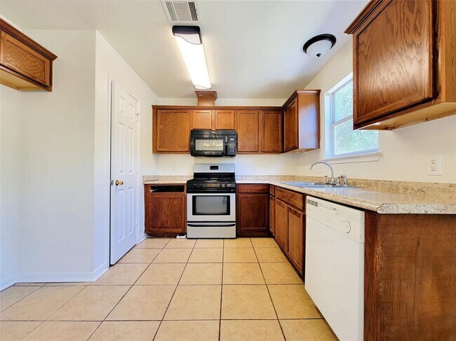 Building Photo - 7400 Muffin Dr