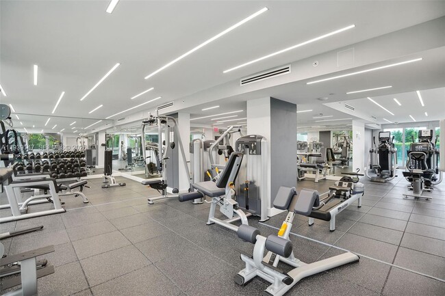 Building Photo - 1541 Brickell Ave