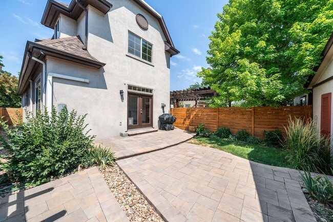 Building Photo - Spacious 3BD, 3.5BA Platt Park Home with Finished Basement and 2-Car Garage