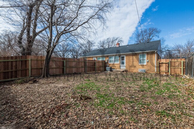 Building Photo - 2042 S Pinecrest St