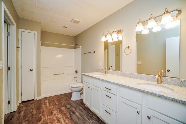 Building Photo - Beautiful 4 Bedroom with Spacious Backyard